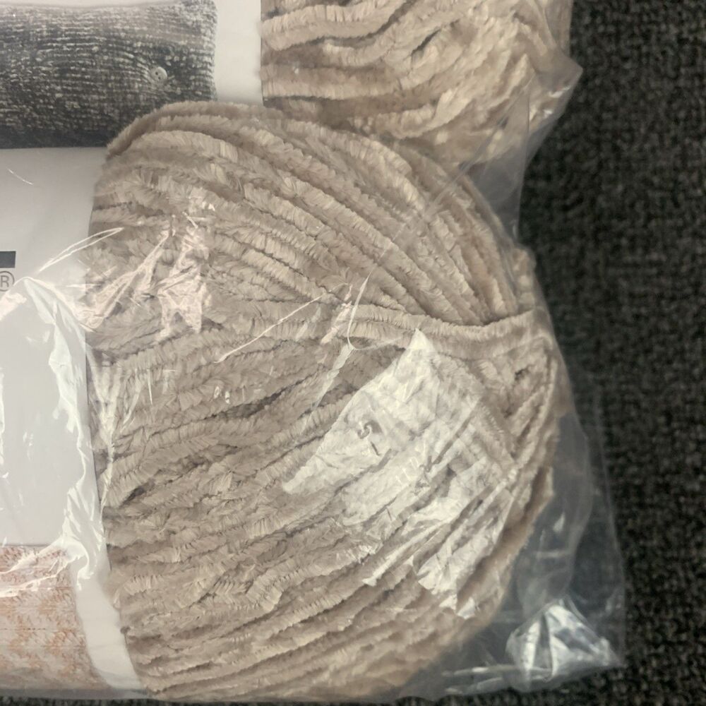 Lot Of 2 Bernat Velvet Yarn “Mushroom” 10.5 oz Bulky Yarn 315yds - Picture 6 of 6